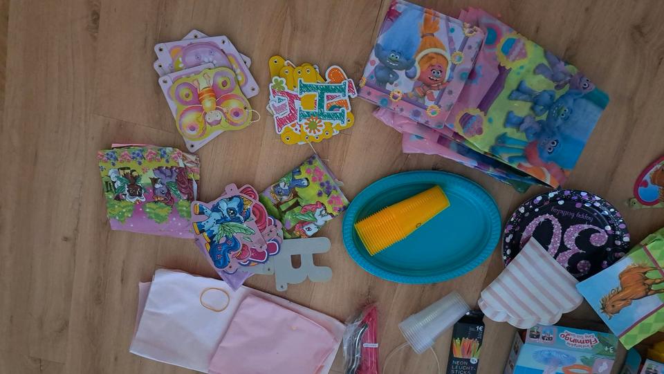 Geburtstags Set Paket Flamingo Trolls Filly Pferde Girlande in Hamburg