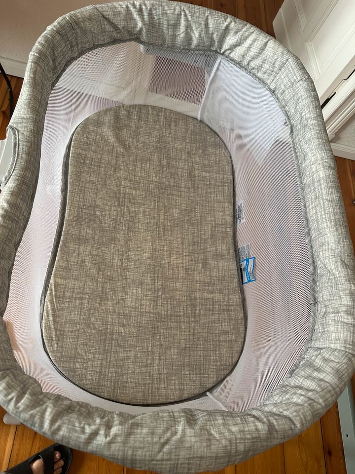 Halo Baby Bassinet+3 Matratzenbezüge (Frei - Pilates ball!) in Berlin