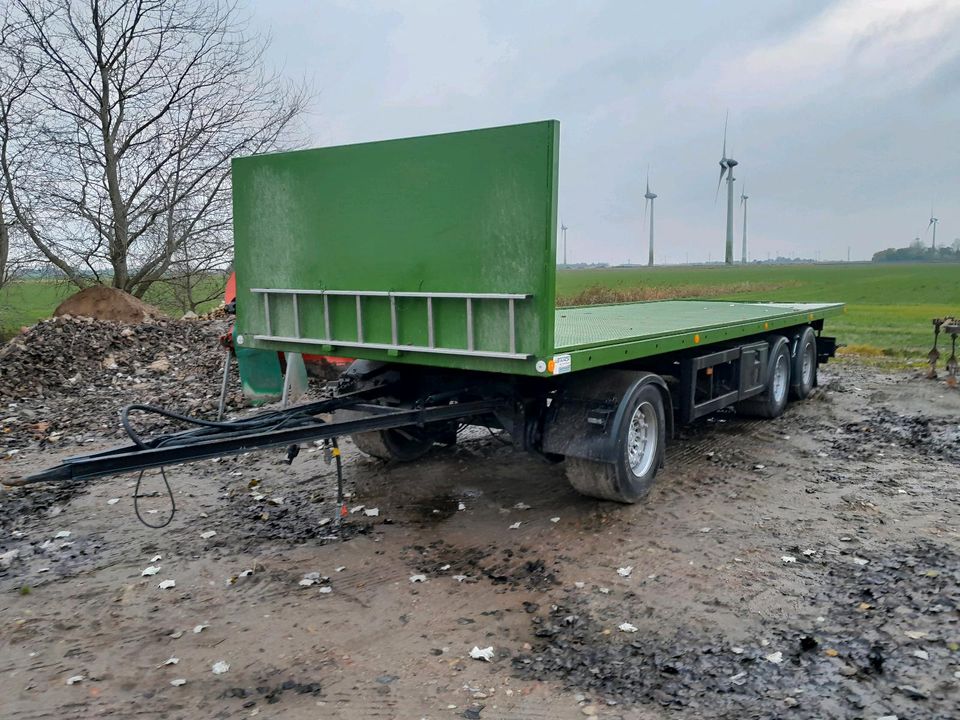 Ballenwagen Strohanhänger Kartoffelkisten Plattform Tinyhouse in Wesselburen