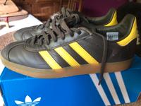 Neuwertige Retro Adidas „Gazelle“ Khaki/gelb gr 42,5 Waldorf Niedersachsen - Melle Vorschau