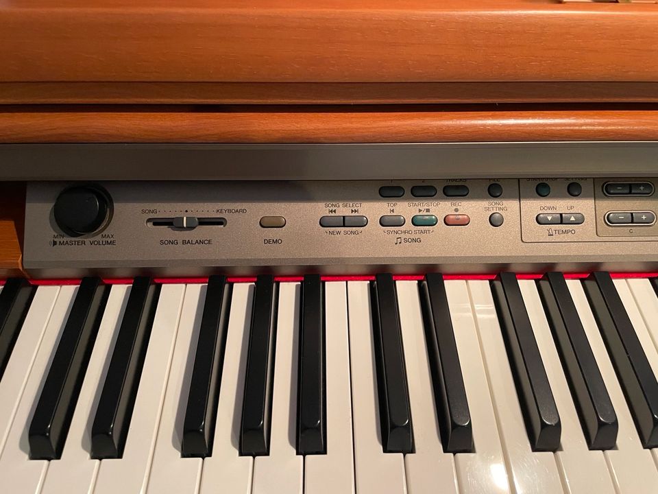 Yamaha Clavinova CLP-170 E-Piano Digital in Kassel