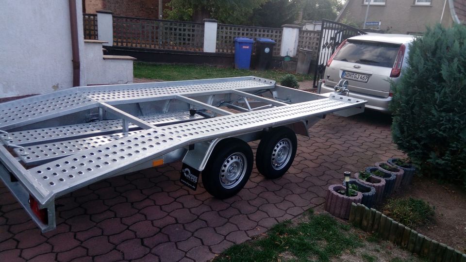 Autotrailer/Autoanhänger/Autotransport in Kleinfurra