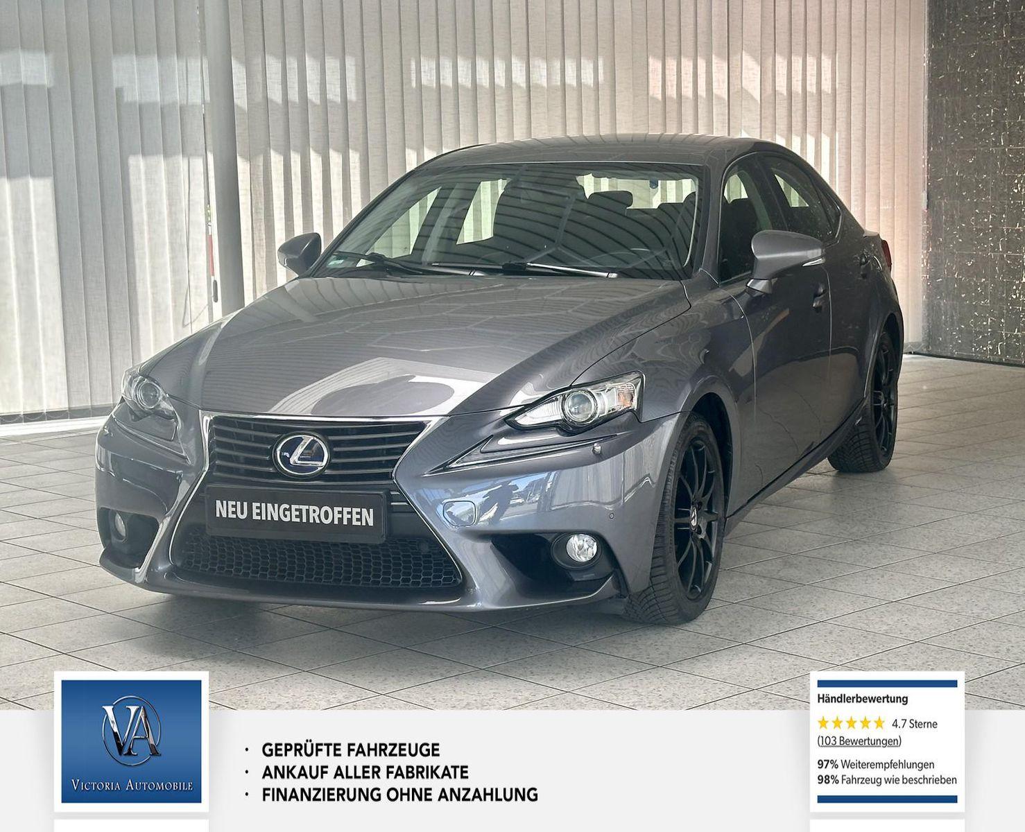 Abbildung des Autos Lexus IS 300h Scheckheft…