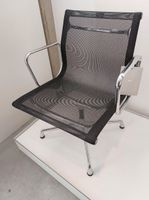 Vitra Aluminium Chair EA 108, drehbar (Ausstellung) Bayern - Rosenheim Vorschau