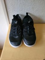 Nike Herren Sport schuhe sehr guter Zustand gr 43 Hessen - Bad Hersfeld Vorschau