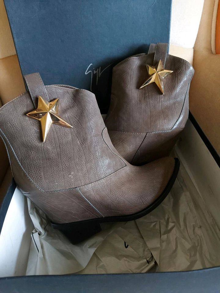 Giuseppe Zanotti Stiefel Leder Gr 39 Top Zustand! NP 750€ in Berlin