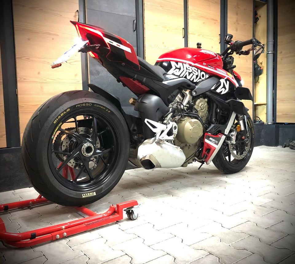 Ducati Streetfighter V4 in Laichingen