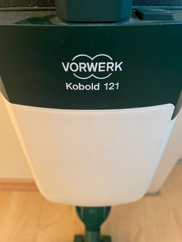 Vorwerk Kobold 121 neuwertig in Starnberg