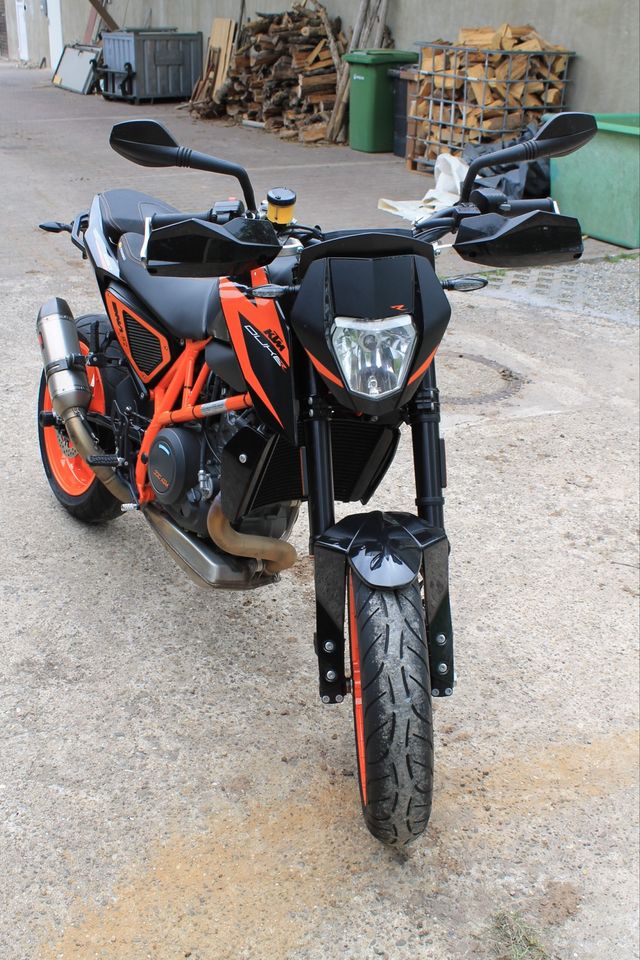 Motorrad KTM Duke 690R in Bretzfeld