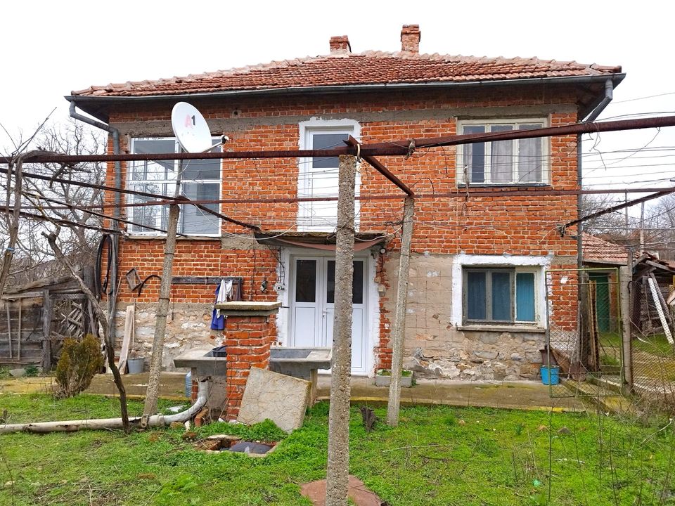 Zweistöckiges Haus in Bulgarien, Stefan Karadzhovo, Yambol in Lutherstadt Wittenberg