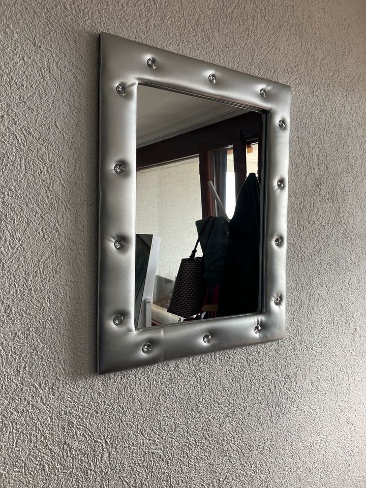 Spiegel in Lederoptik in Lampertheim