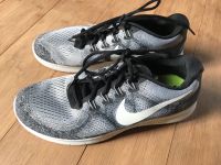 Nike Turnschuhe Gr44, Laufschuhe, top Zustand! Niedersachsen - Eydelstedt Vorschau