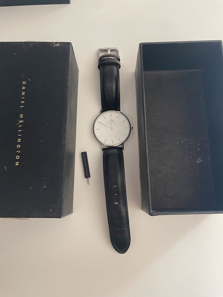 Daniel Wellington Uhr Leder Schwarz Silber Neupreis: 169€ in Warburg