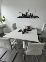 Moderner Konferenztisch in weiß mit silber Metallbeinen Düsseldorf - Carlstadt Vorschau