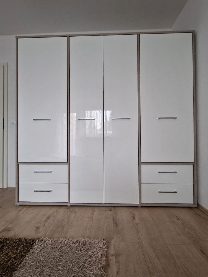 Kleiderschrank in Viernheim