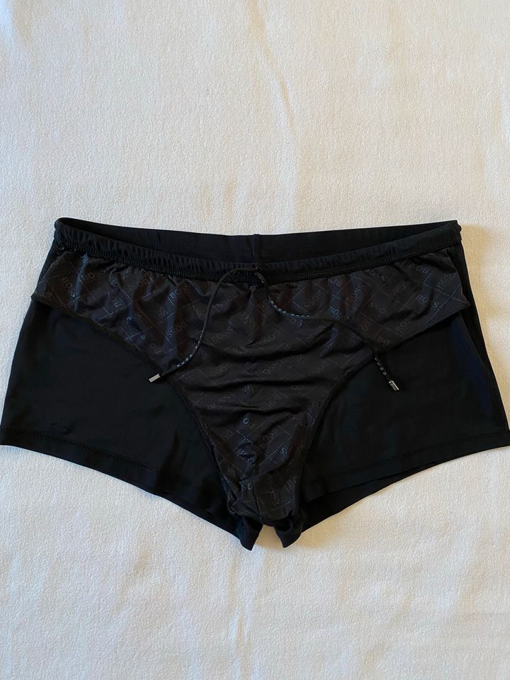 Hugo Boss Badepants Shorts mit Kordelzug schwarz XL neuwertig in Dresden