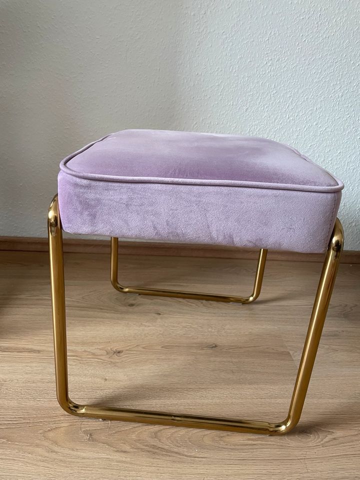 Hocker Samt Flieder Lavendel lila Gold von Depot in Witten