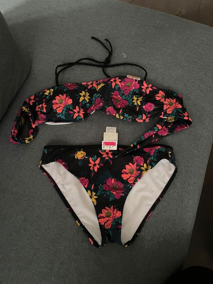 Bikini Blumen  Gr.L in Schönfels Gem Lichtentanne