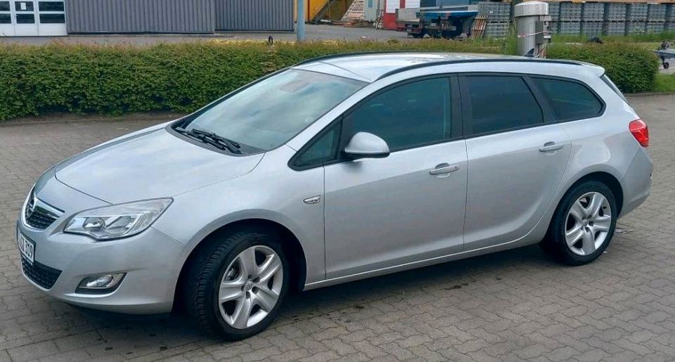 Astra J Sportstourer 1.4l 100PS in Brunsbuettel