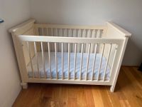 Massiv Babybett Kinderbett Bett Matratze Alvi 120 x 60 weiß Creme Hessen - Nüsttal Vorschau