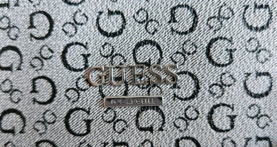 Handtasche von Guess in Ratingen