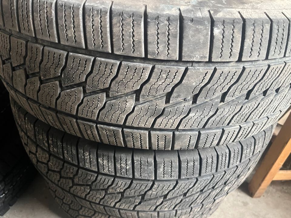 1x Firestone Winterreifen 235/65 R16C in Mauern