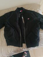 TOMMY HILFIGER JACKE ( VON 111EURO AUF 40 EU) Hessen - Kiedrich Vorschau