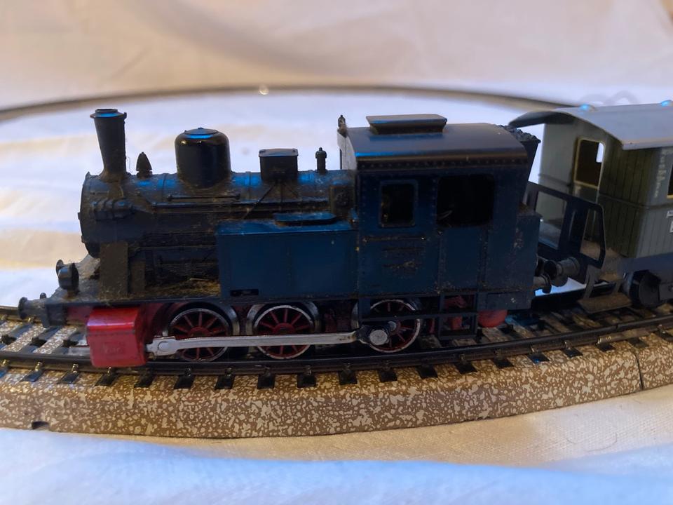 Personenzug Märklin 2953 mit Gleisen und Trafo; Basisanlage in Melsungen