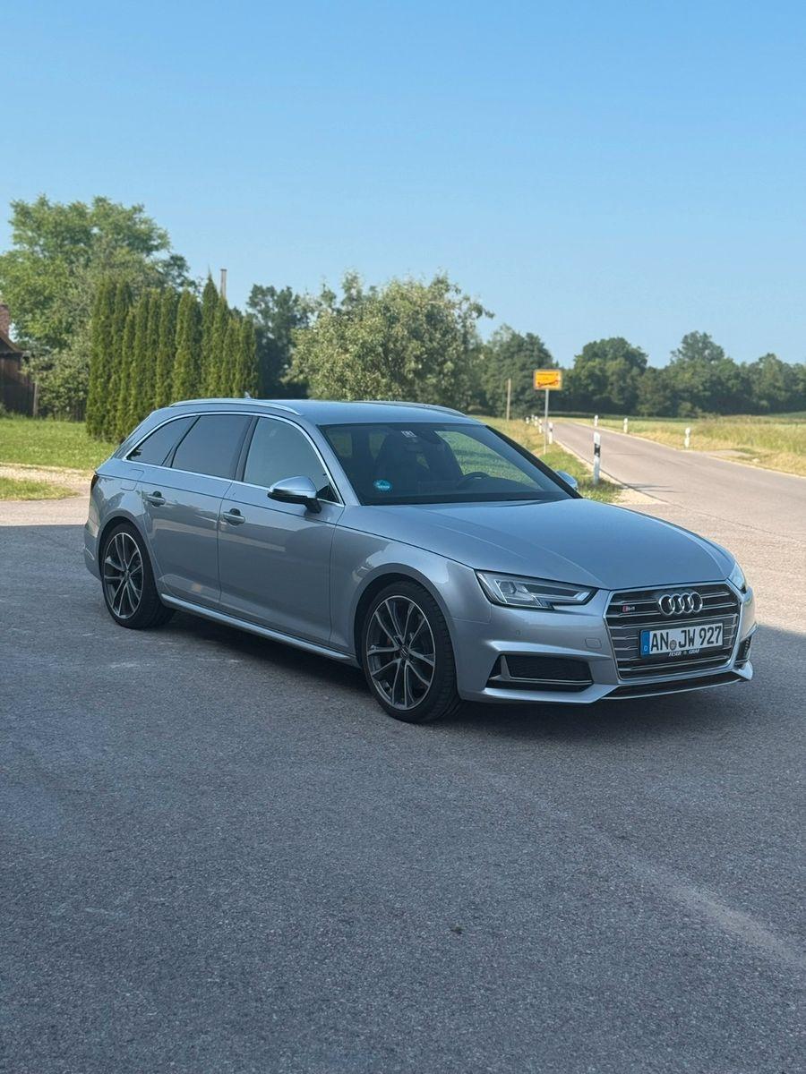 Abbildung des Autos Audi S4 3.0 TFSI tiptron…