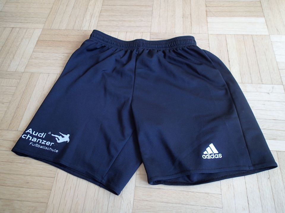 Adidas Shorts Gr. 152 schwarz climalite Jogginghose kurz in Rosenheim