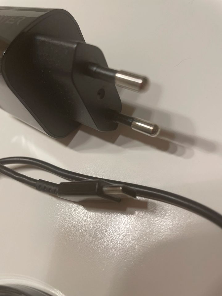 X-Layer Ladekabel Ladestation induktiv USB USB-C neuwertig in Starnberg