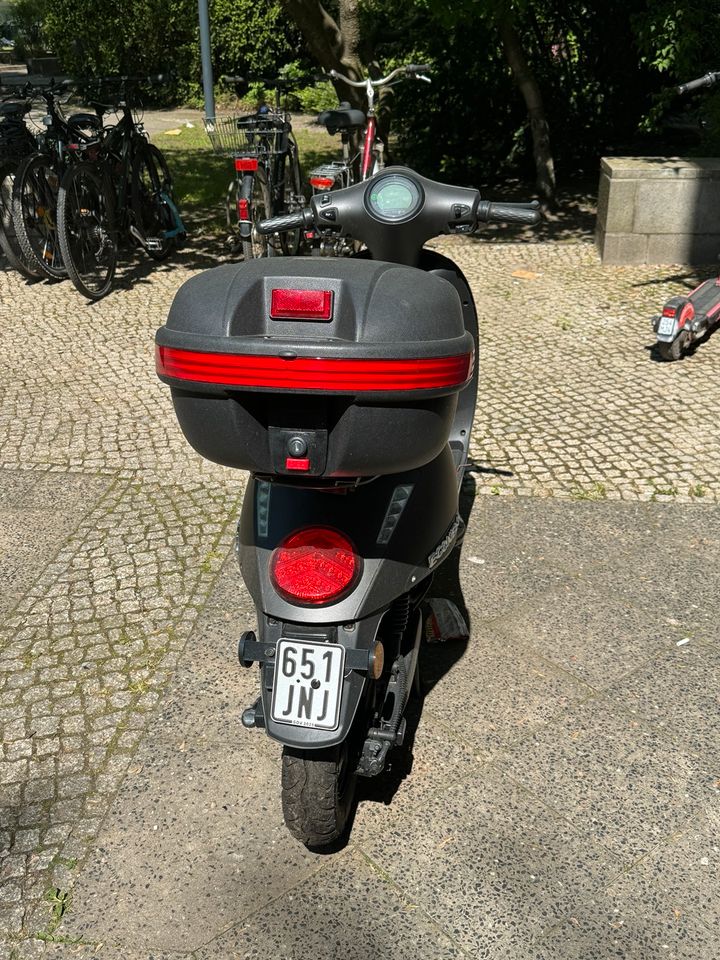 E-Roller E-Moped in Berlin