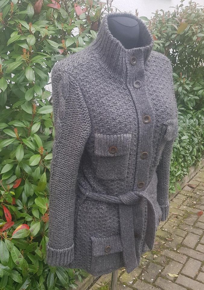 Closed damen dicke,warme Strickjacke gr.M grau,45%Wolle+25%Alpaka in Frankfurt am Main