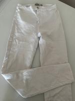 Bershka Hose Jegging Hose mit hohem Bund weiß 36 S neuwertig Nordrhein-Westfalen - Leverkusen Vorschau