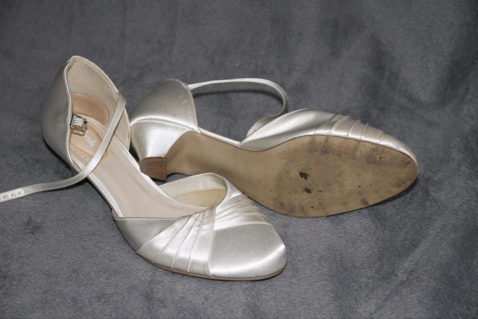 Brautschuhe Pumps Offwhite Creme Hochzeit Schuhe in Bispingen