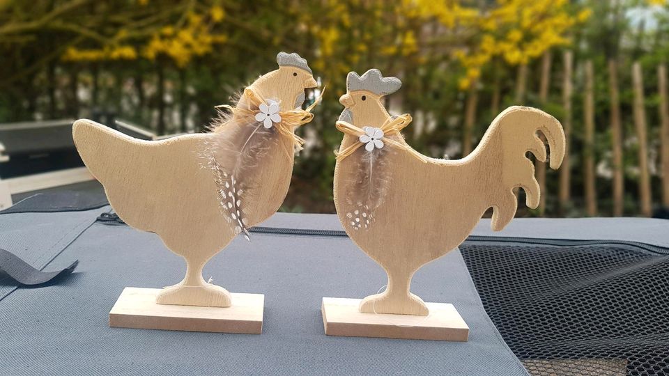 Osterdeko Hahn und Henne aus Holz, Ostern Huhn Dekoration in Sachsenheim