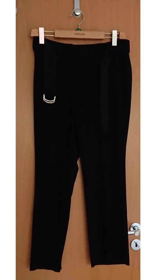 Damen-Hose in schwarz von Marc Cain Collections, Größe N5 in Hilden