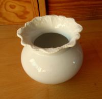 ALT Tirschenreuther Vase weiß kugelig schlicht mit schönem Rand Kr. München - Neubiberg Vorschau