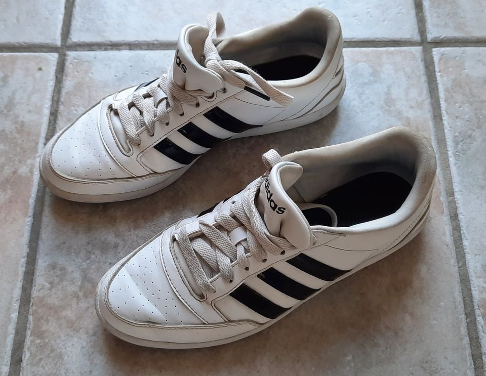Adidas Damen Schuhe, weiß, schwarze Streifen, Gr. 39, gebraucht in  Nordrhein-Westfalen - Remscheid | eBay Kleinanzeigen ist jetzt Kleinanzeigen