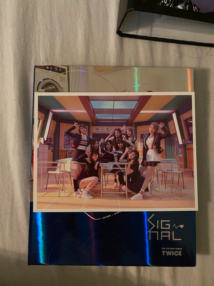 Twice Signal Album in Zetel