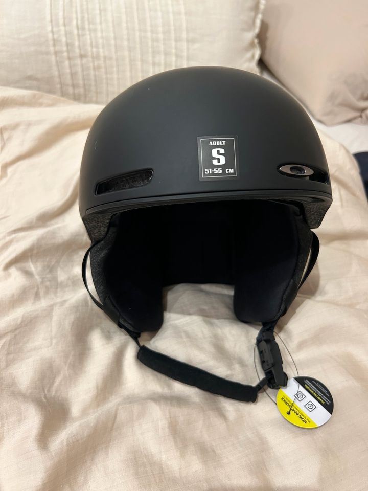 Skihelm NEU Oakley MOD1 in Köln