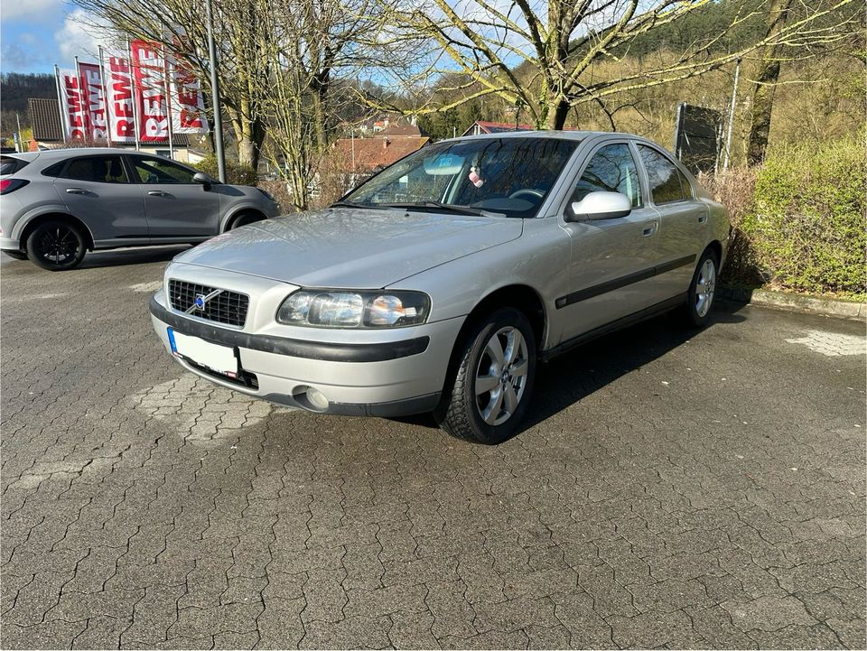 Volvo S60 2003 -kein TÜV- LPG 2.4 B+LPG R5 VB sedan in Northeim