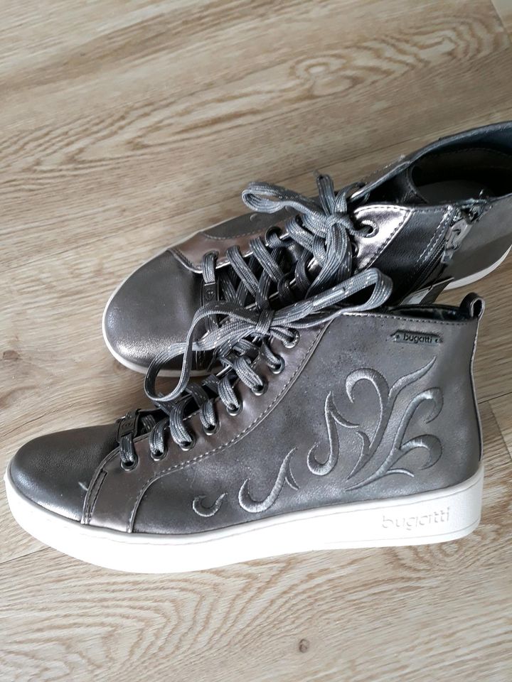 Stiefeletten von Bugatti, Gr. 38, neu, metallicfarben in Isny im Allgäu