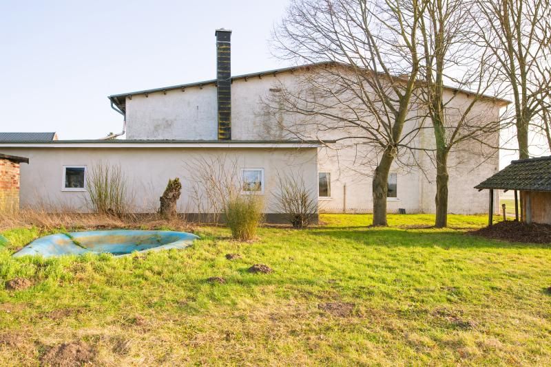 Großzügiges Einfamilienhaus  mit Potenzial für Ausbau mit Grundstück und Landwirtschaftsfläche in Lalendorf