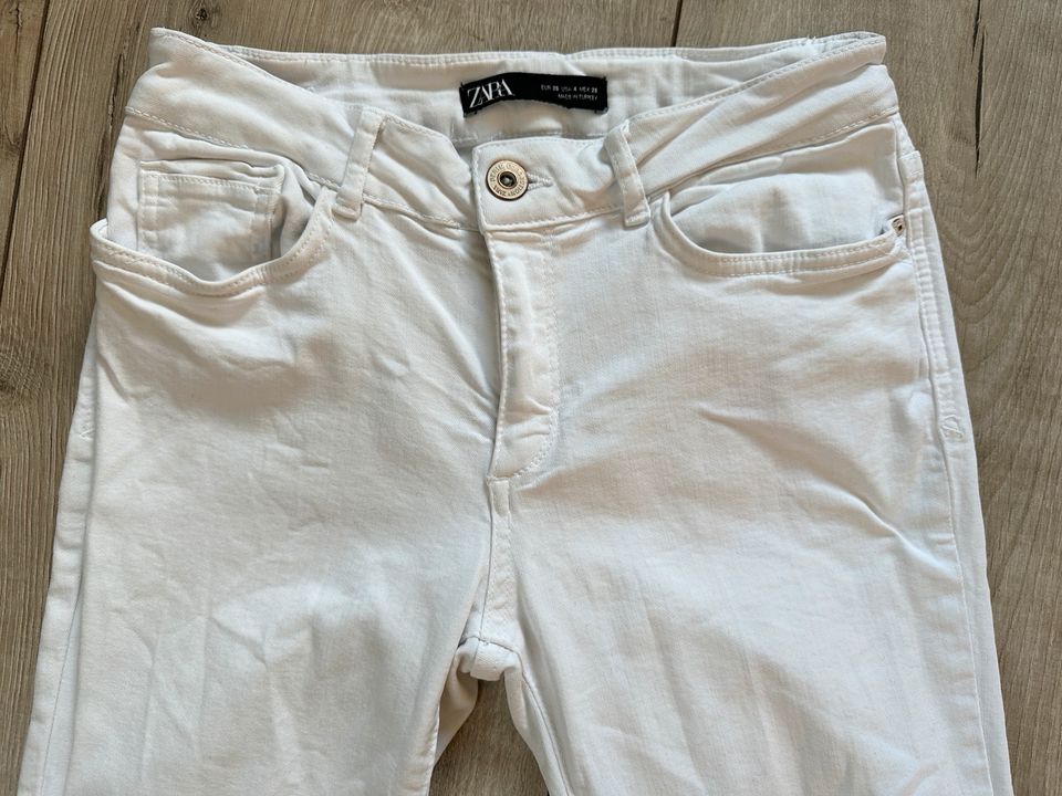 Röhre Jeans von Zara, weiß, Gr. 36 in Radbruch