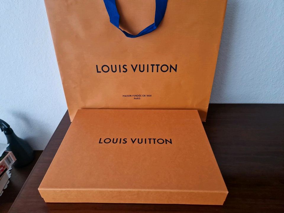 Diverse Louis Vuitton Verpackungen in Berlin