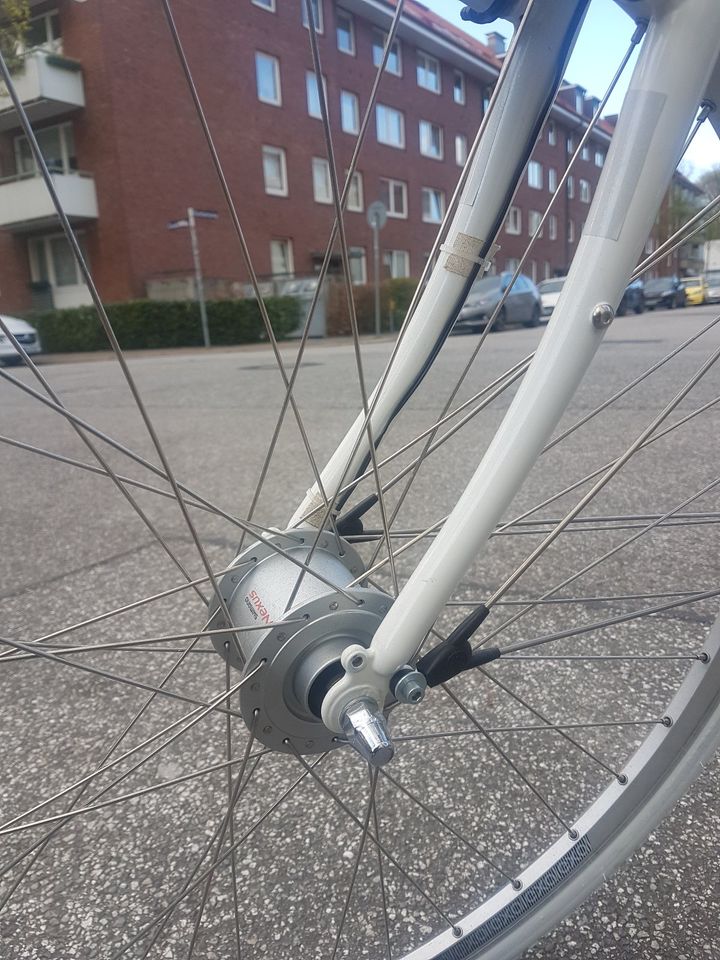 Neuwertiges Fahrrad mit Nabendynamo,hochwertig in Hamburg