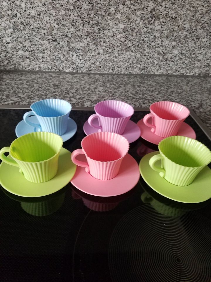 Muffinform oder Cup Cake Set Silikon Tassen, Teller in Delitzsch