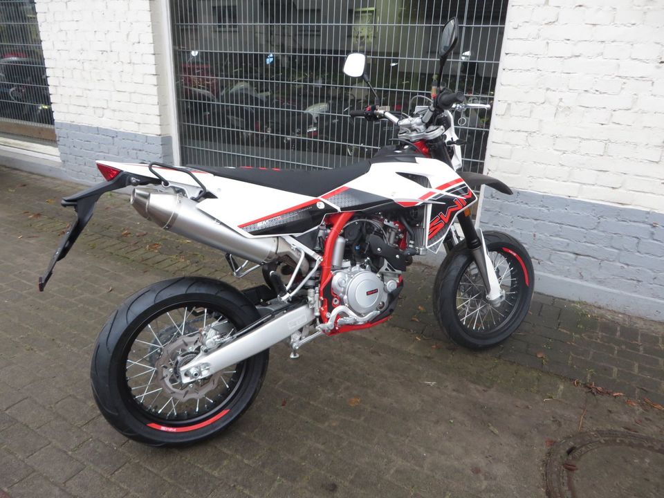 Neufahrzeug Supermoto SWM SM 500 R ABS Rot/Weiß Sofort Lieferbar! in Horn-Bad Meinberg