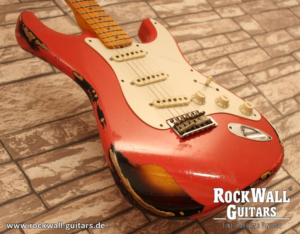 ✅   Fender Stratocaster 57 Custom Shop Fiesta Red over Sunburst in Centrum